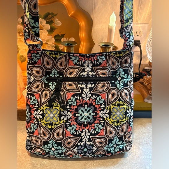 Vera Bradley | Quilted Crossbody Messenger Bag Retired Sierra Pattern! - Picture 7 of 13